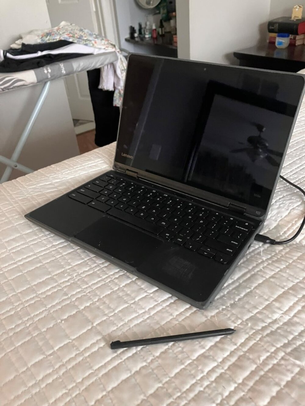 Lenovo 500e Chromebook 2-in-1 Touchscreen Laptop | Stylus Pen + Charger